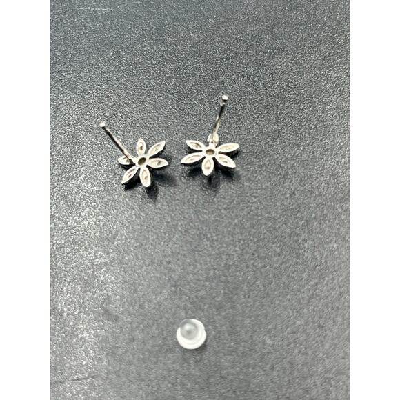 14k White Gold Diamond Vintage Flower Petal Design Stud Earrings - Picture 5 of 9
